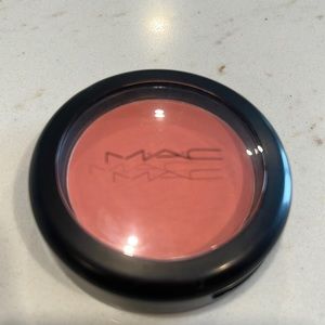 MAC blush- Peaches